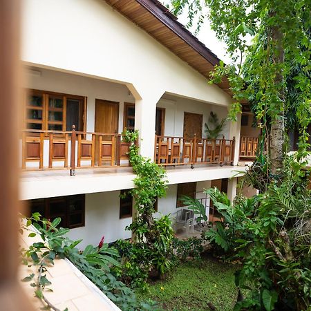 Esther'S Hotel Accra Bagian luar foto