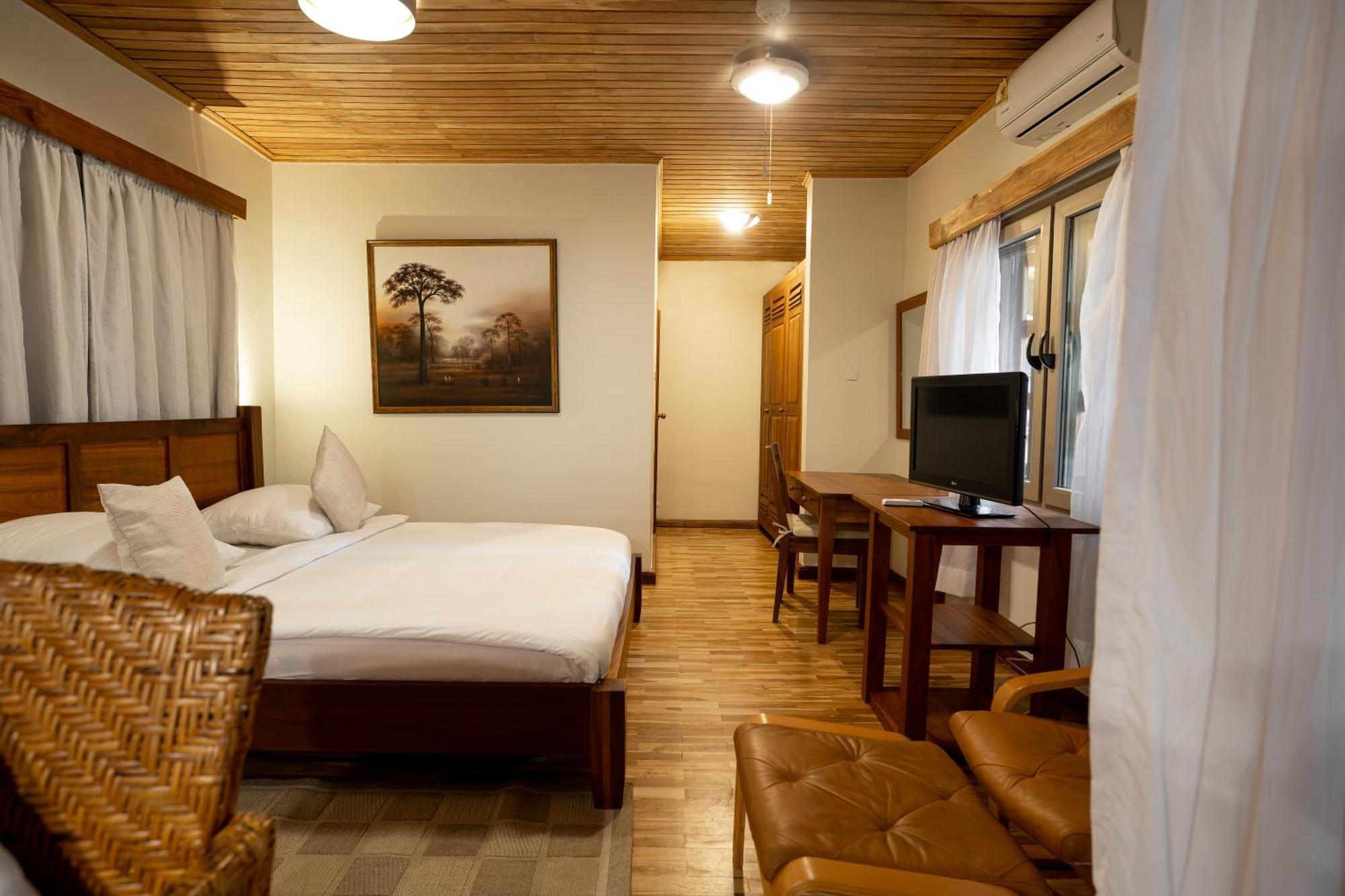 Esther'S Hotel Accra Bagian luar foto