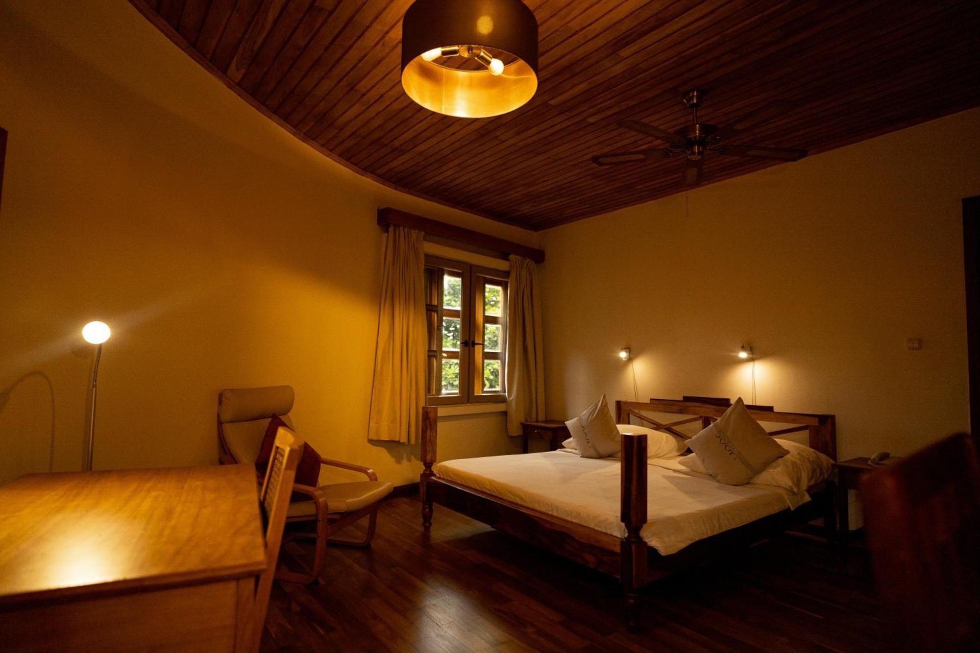 Esther'S Hotel Accra Bagian luar foto