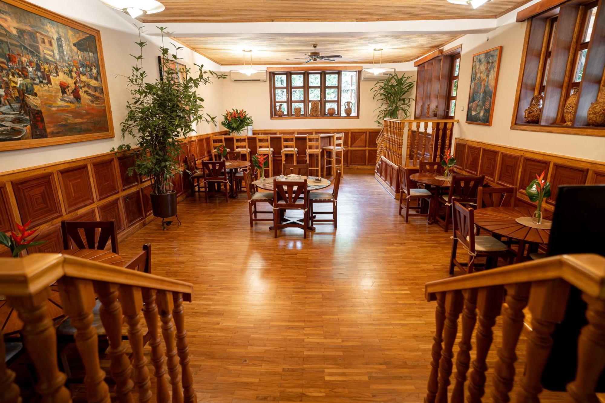 Esther'S Hotel Accra Bagian luar foto
