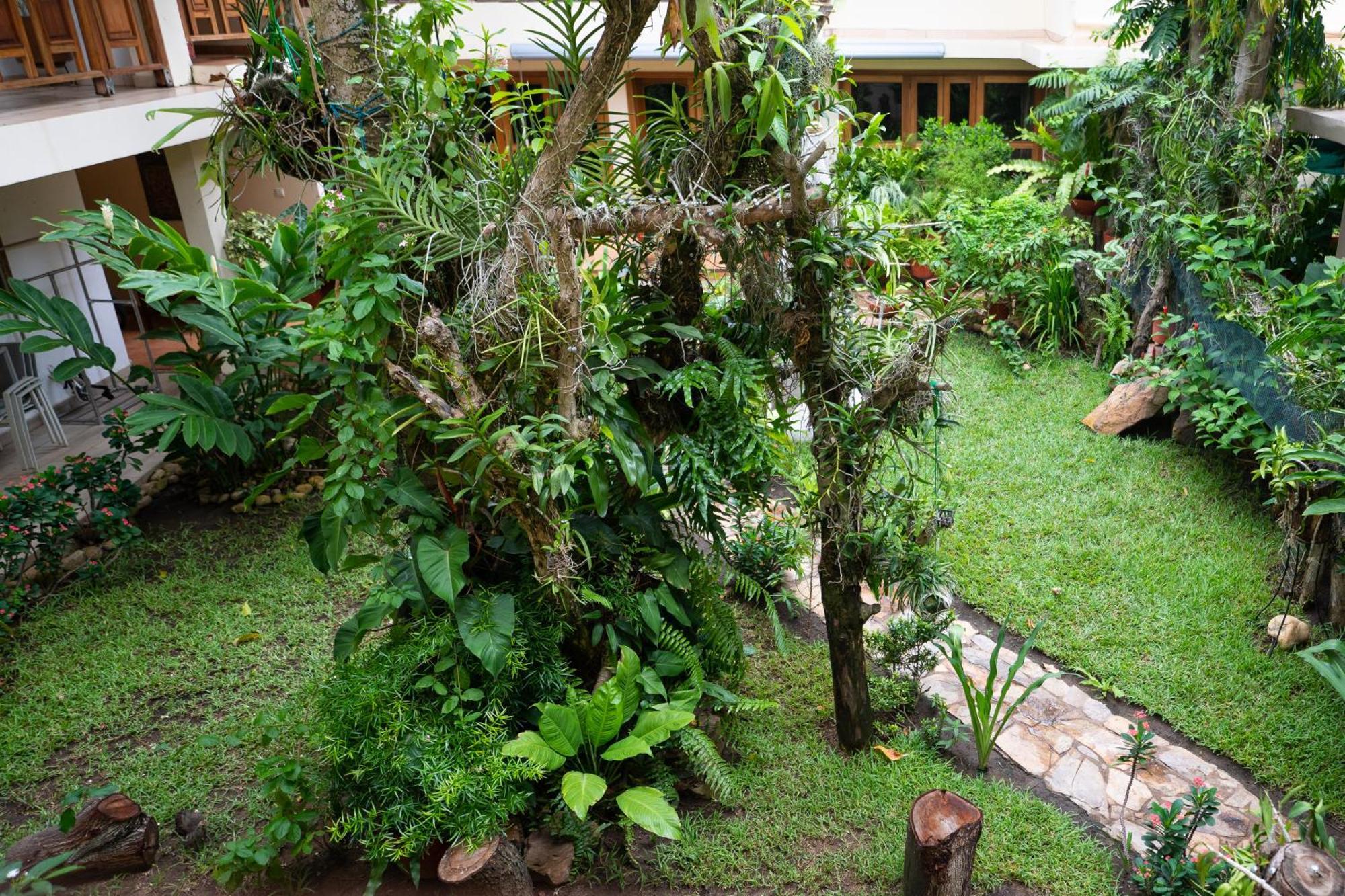 Esther'S Hotel Accra Bagian luar foto