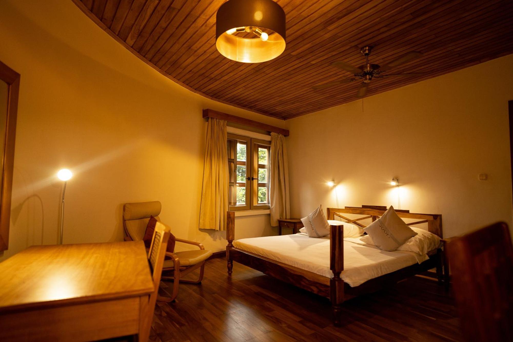 Esther'S Hotel Accra Bagian luar foto