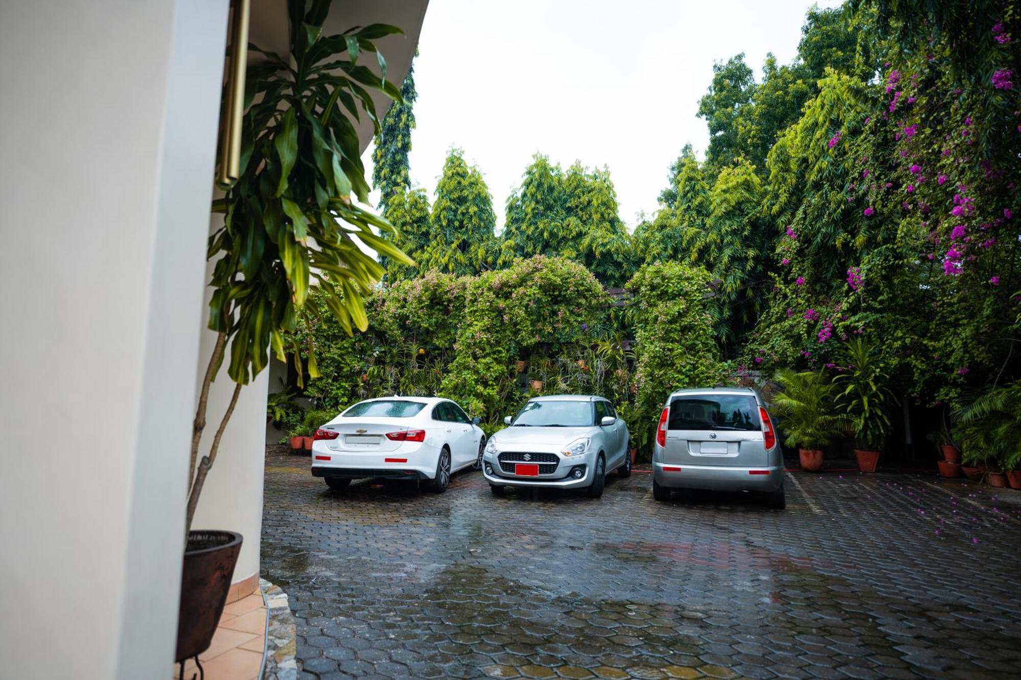 Esther'S Hotel Accra Bagian luar foto
