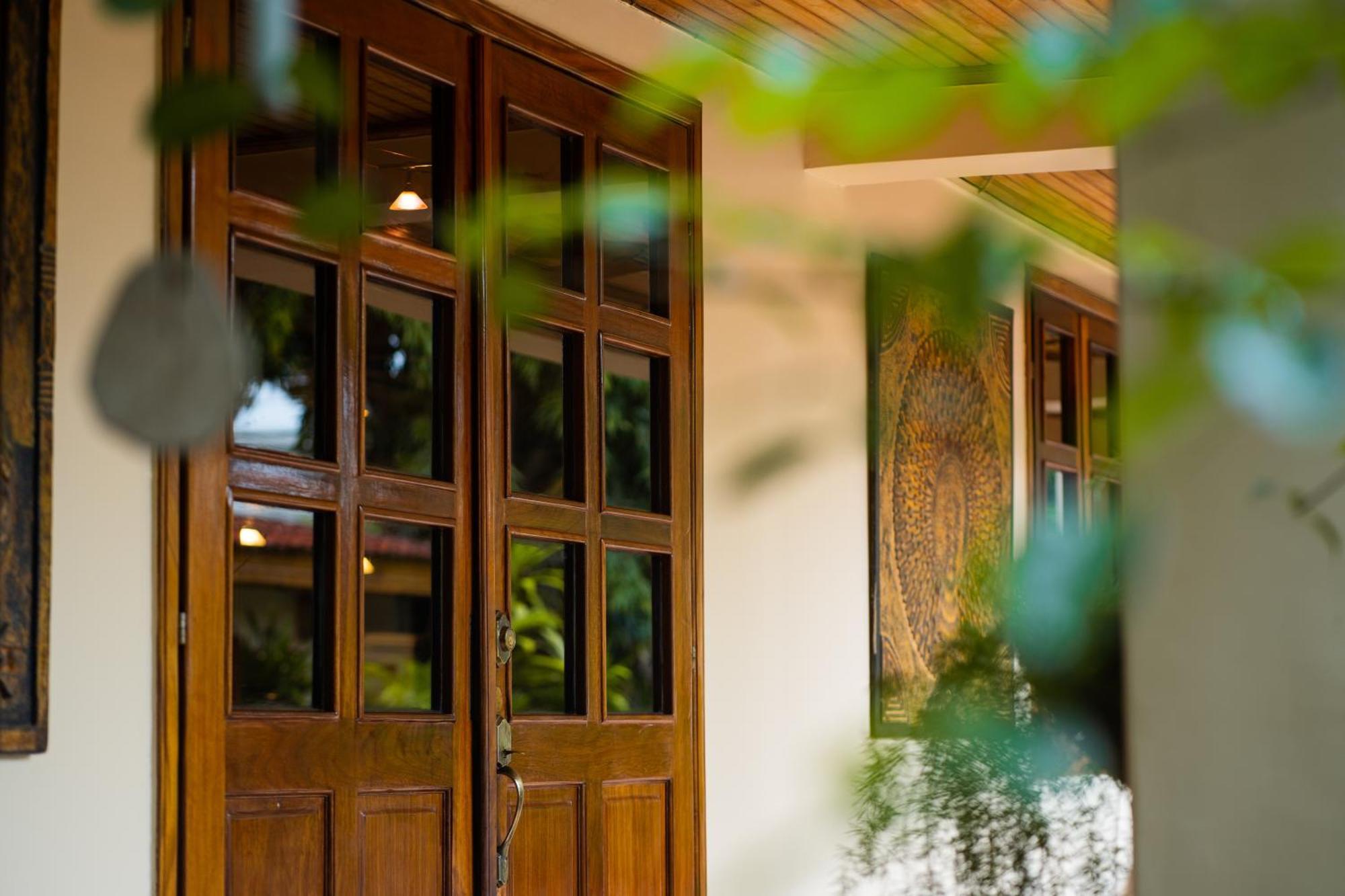 Esther'S Hotel Accra Bagian luar foto